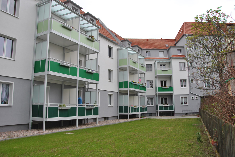Neue Balkone an den Häusern am Nettelbeckufer